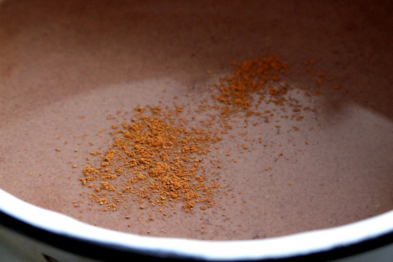 Chocolate quente cremoso com barra